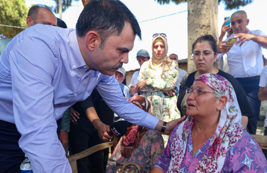 Bakan Kurum'dan evi yanan köylülere söz: Köyümüzü birlikte inşa edeceğiz