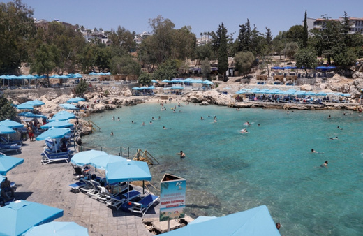 Denizin ortasındaki havuz! Yapraklı Koy hem tuzlu hem tatlı tatilcilerin gözdesi
