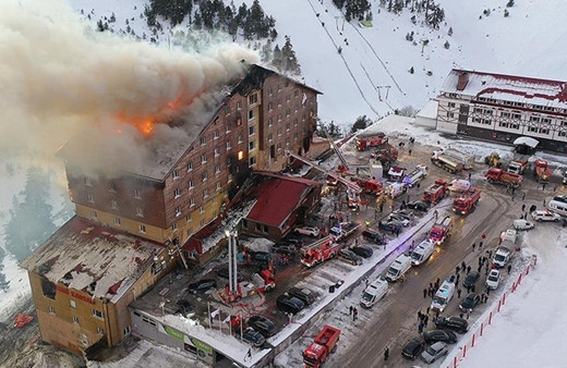 Grand Kartal Otel yangını davası başladı! 32 sanık hakim karşısında, 1 kişi fenalaştı