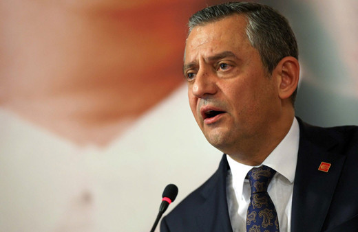 Özgür Özel'den baklava kutusunda rüşvet yorumu: Görünce başımdan kaynar sular döküldü