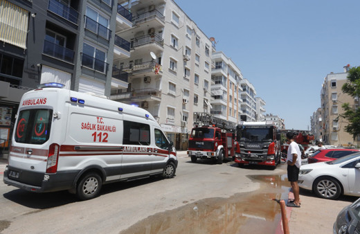 Antalya'da apartmanda çıkan yangında 10 kişi hastanelik oldu