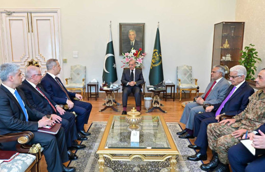 Bakan Fidan ve Yaşar Güler, Pakistan Başbakanı ile bir araya geldi