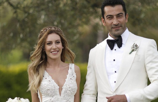 Kızı ile tatile çıkan Sinem Kobal'dan yıllar sonra ilk kez bikinili kare...