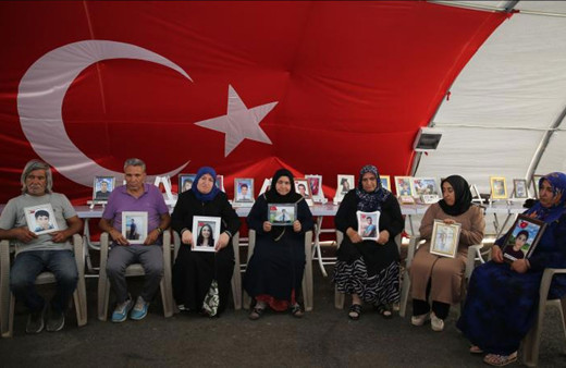 Terörsüz Türkiye'ye Diyarbakır annelerinden destek