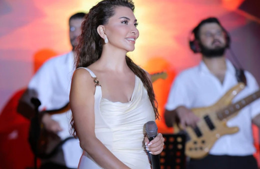 Ebru Yaşar Bodrum’da yaza “Merhaba” dedi!