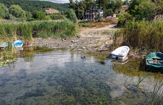 Aşırı sıcaklar ve kuraklık Sapanca Gölü'nü vurdu