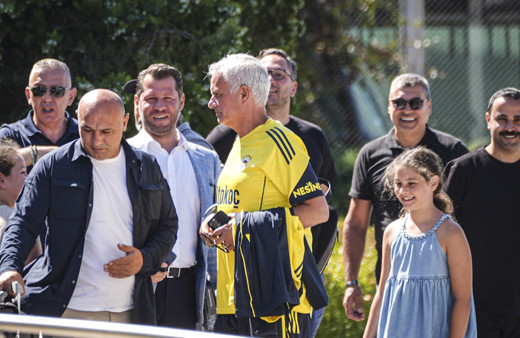 Fenerbahçe, yeni sezon hazırlıkları için Portekiz'e gitti
