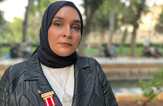 Tank üstlerinden geçti 9 yıl sonra yürümeye başladı