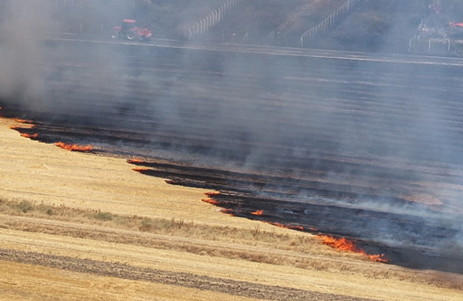 Büyük yangın! Alevler hızla yayılıyor camiden de anons yapıldı