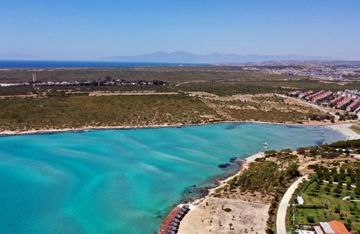 Tatilciler o plajlara akın ediyor! Turistlerin içi mavi bayraklı plajlarda rahat ediyor...