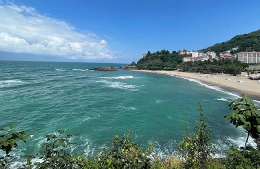 Giresun'da olumsuz hava koşulları etkiledi! Denize girmek yasaklandı...