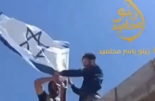 Dürziler Süveyda şehrinde İsrail bayrağını göndere çekti