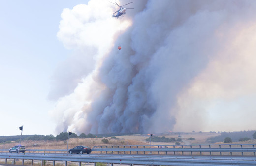 Tekirdağ'da çıkan orman yangını Çanakkale'ye sıçradı! Alevlerle aralıksız mücadele