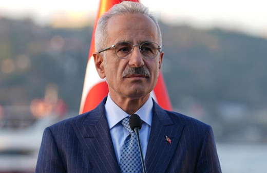 İstanbul Havalimanı'ndaki üçlü pist uygulaması! Bakan Uraloğlu: Rekor kırıldı