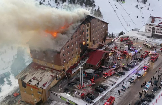 Yangında kaçan otel müdürü Emir Aras mahkemede vicdan yaptı! Mahkemede ara karar