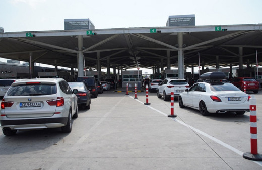 Kuyruk oluştu! Gurbetçiler tatil için Avrupa'dan Türkiye'ye dönmeye devam ediyor...