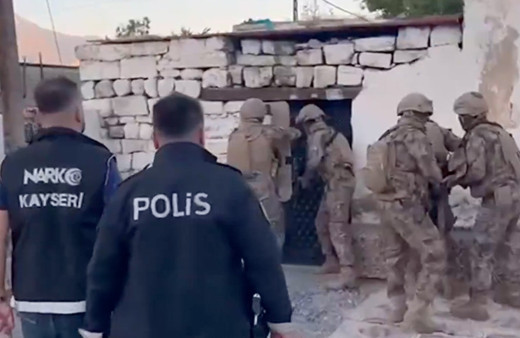 72 ilde düzenlenen operasyonlarda 1933 kişi yakalandı