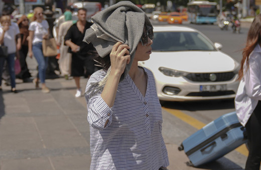 Son hava durumu tahmini çıldırttı! Fena sıcaklar geliyor, dal kıpırdamayacak AKOM da uyardı