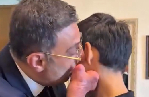 Engelli vekilden engelli çocuğa duygulandıran konuşma: "Sende bir el var bende o da yok"