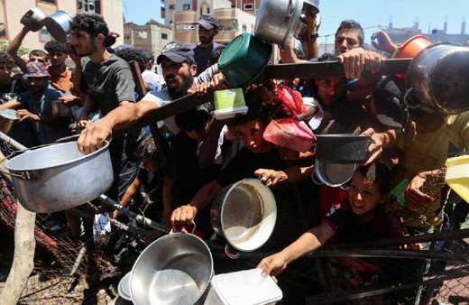 İnsanlık utandı! Hain İsrail Gazze'de insani yardım bekleyenleri ve çadırları vurdu: 21 kişi öldü