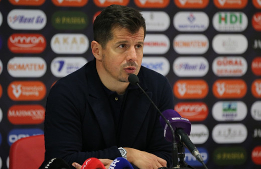 Emre Belözoğlu Çeşme'deki ikiz villalarını sattı meğer villalar...