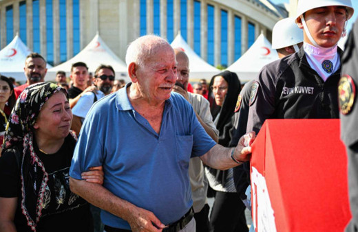 Türkiye şehitlerine ağlıyor! 5 AKUT gönüllüsü, son yolculuklarına uğurlandı