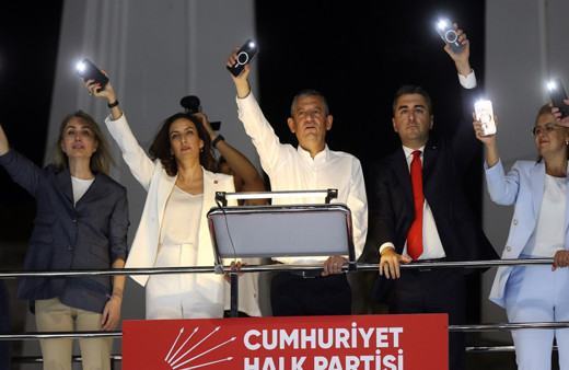 DEVA'dan istifa eden Evrim Rızvanoğlu ve Cem Avşar, CHP'ye katıldı