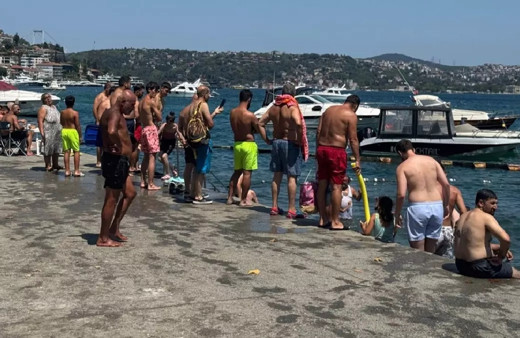 İstanbul'da sıcak havadan bunalanlar sahil ve parklara akın etti...