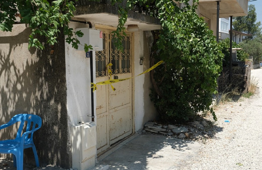 Mersin'de bir kadın hasta çocuğu tarafından bıçaklanarak öldürüldü