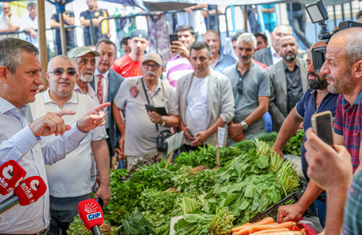 CHP lideri Özgür Özel'den pazar ziyareti! Dikkat çeken görüntüler