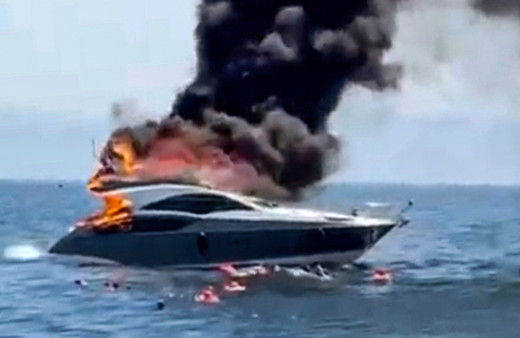 Kınalıada açıklarında tekne alev alev yandı