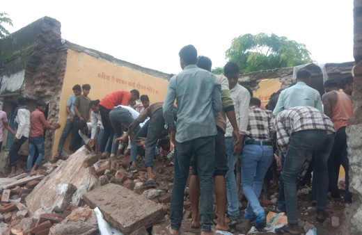 Okulun çatısı çöktü! Çok sayıda öğrenci kaybetti