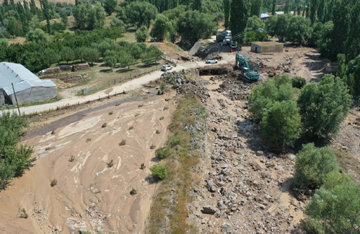 Kars'ta sel ve heyelan nedeniyle köylerde hasar oluştu