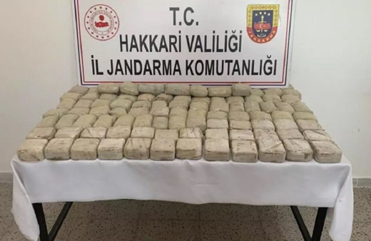 Hakkari'de kargoya verilen bavulda 17 kilo 780 gram uyuşturucu ele geçirildi...