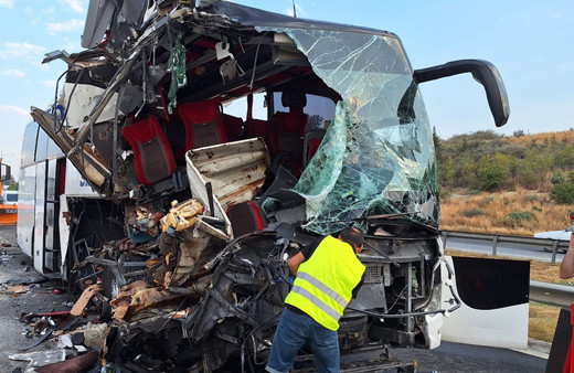 Yolcu otobüsü TIR'a çarptı! Feci kazada yaralılar var
