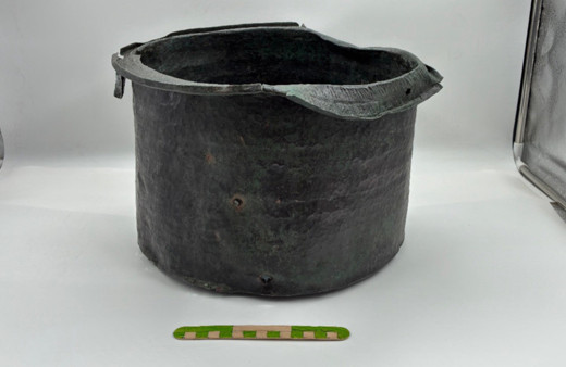 İzmir'de gün yüzüne çıkarıldı: 1400 yıllık bronz kazan