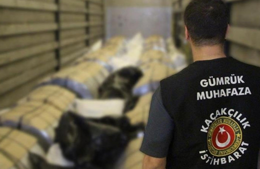 Ticaret Bakanlığı ekiplerinden kaçak oyuncak ve telefon operasyonu