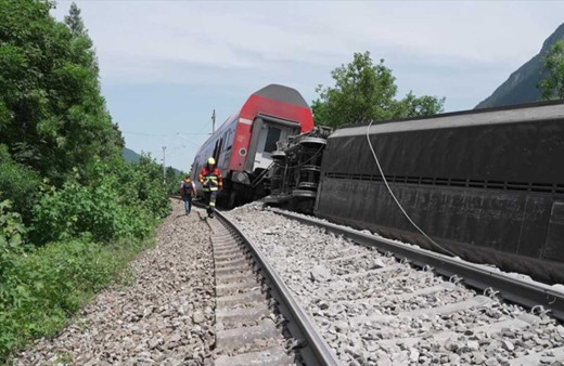 Almanya’da tren kazası: 3 ölü, çok sayıda yaralı