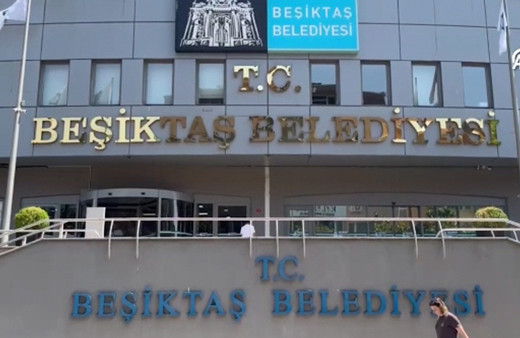 Beşiktaş Belediyesi işçileri maaşlarını alamadıkları gerekçesiyle iş bıraktı