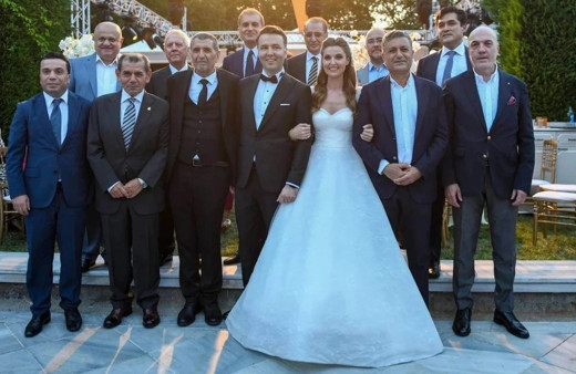 Mehmet Akif Ersoy eşi Pınar Erbaş ile boşandı! Evlendikten 8 ay sonra kriz çıkmıştı