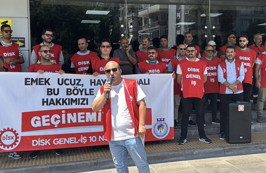 Karşıyaka Belediyesi'nde maaş isyanı işçilerden oturma eylemi