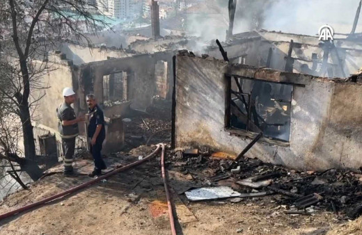 Ankara’da çıkan yangın gecekondulara sıçradı! 8 ev kullanılmaz halde