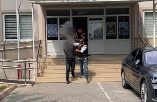 Para isteyip rahatsızlık veriyorlardı! Trafik ışıklarında huzuru kaçıran 2 kişi gözaltında