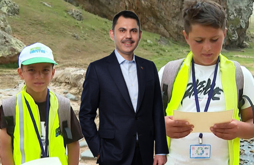 Bakan Kurum'dan yayladaki çöpleri toplayan Mete ve Görkem kardeşlere teşekkür mektubu
