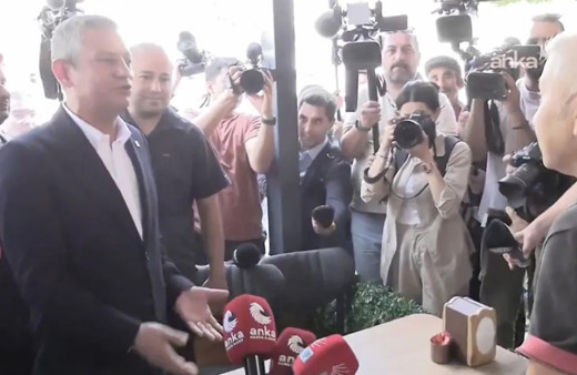 Eşinin emekli maaşını söylen Özgür Özel, 'şükür' diyen esnafa kızdı