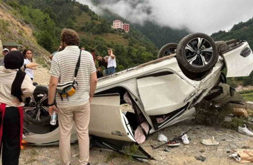 Giresun'da kontrolden çıkan araç 10 metre yükseklikten düştü