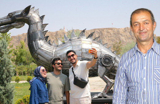 Hurda demirlerden "Van Gölü Canavarı" heykeli yaptı! Öyle bir fiyata sattı ki...