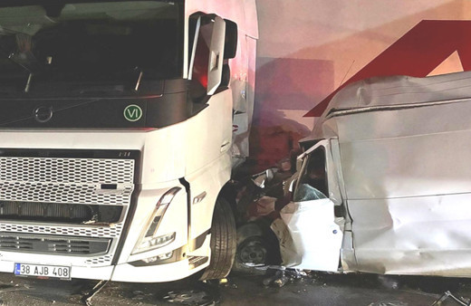 TAG Otoyolu'nda feci kaza! Olay yerinde hayatını kaybetti