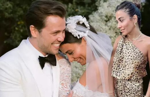 Tolga Sarıtaş ve Zeynep Mayruk tatilde! Doğum çok yakın...