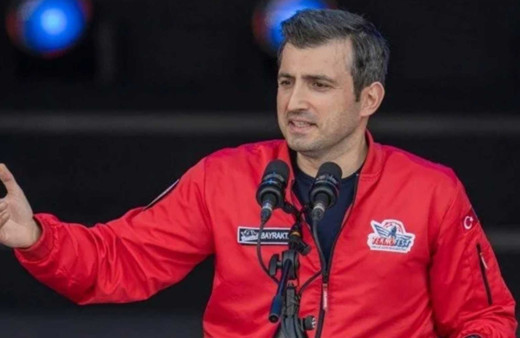 Selçuk Bayraktar NEXT Sosyal'e karşı çıkanlara canlı yayında ateş püskürdü